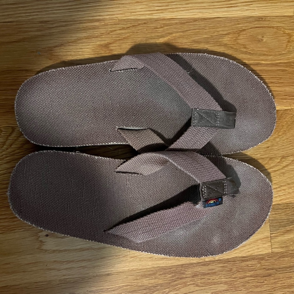 Gently used brown hemp Rainbow double arch flip flops size large